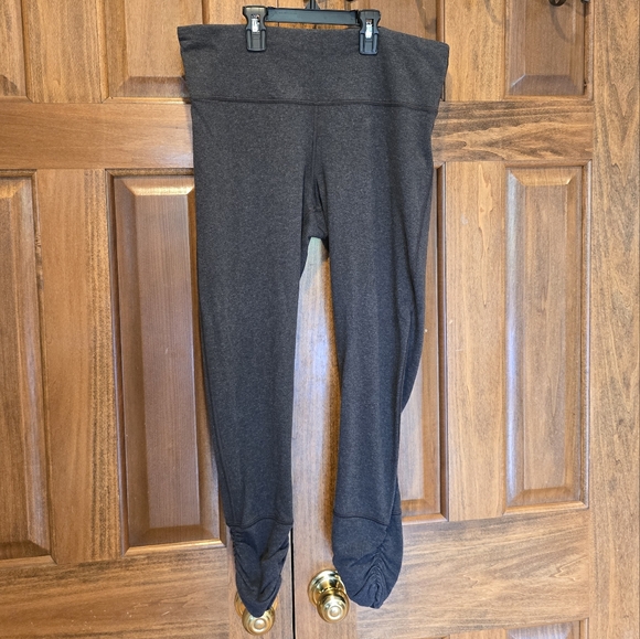 GapFit: Women's-Lrg, Gray, EUC, High Waisted Full Length Leggings, Ruched ankles - Picture 3 of 16